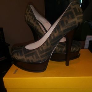 Fendi Zucca Pumps